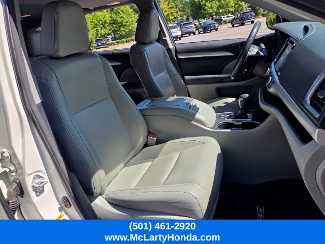 Used 2018 Blizzard Pearl Toyota XLE image 19