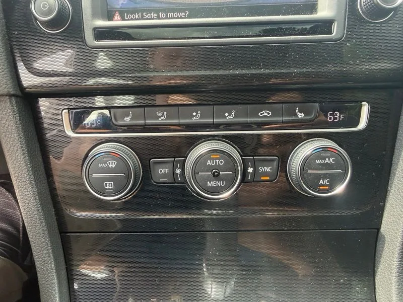 Used 2017  Volkswagen Autobahn image 13