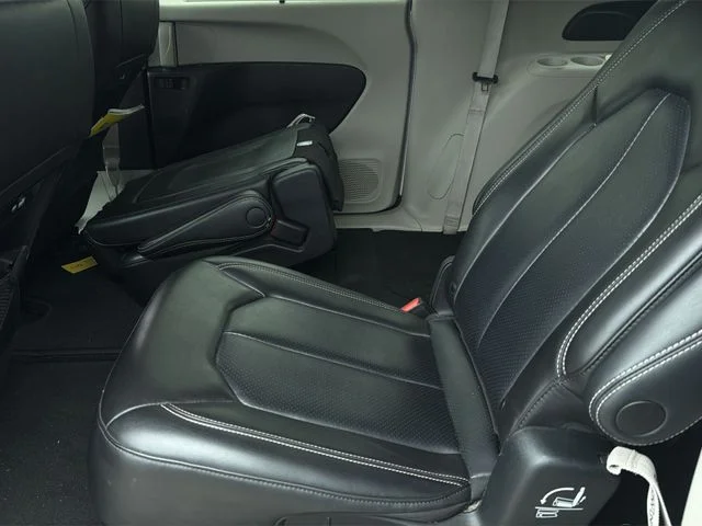 Used 2023 White Chrysler Touring L image 10