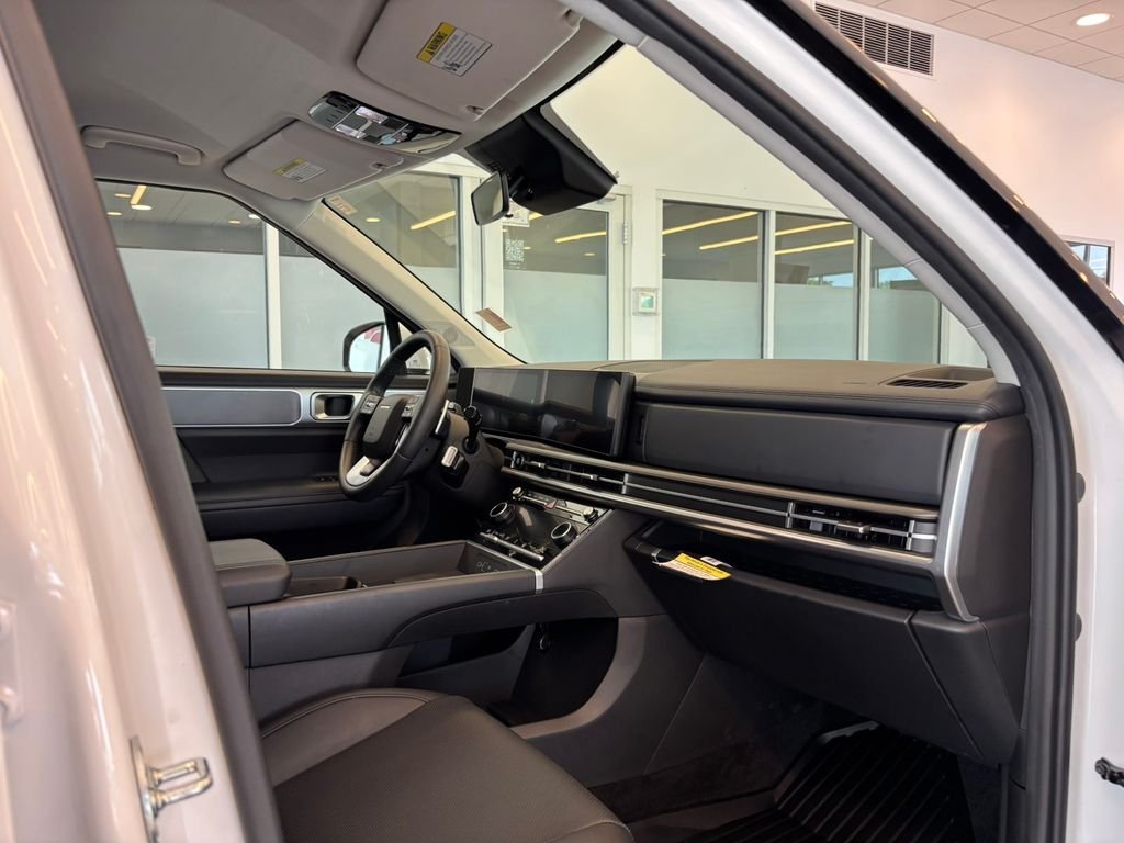 Used 2025 White Hyundai SEL image 22