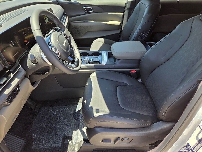 New 2026 Snow White Pearl Kia EX image 7