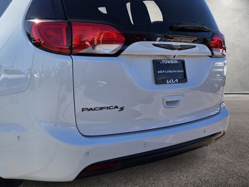 Used 2020 White Chrysler Touring L Plus image 6