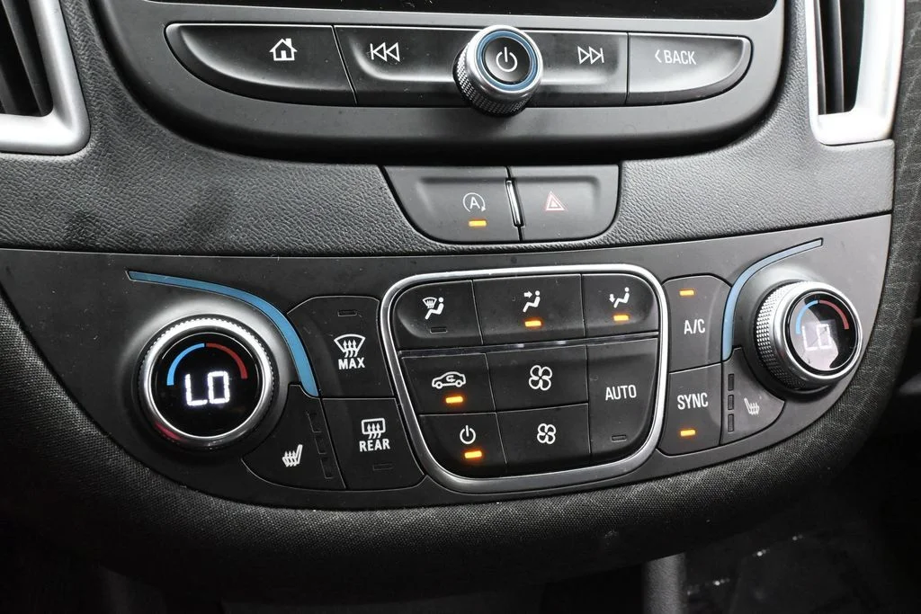 Used 2024 Summit White Chevrolet LT image 19