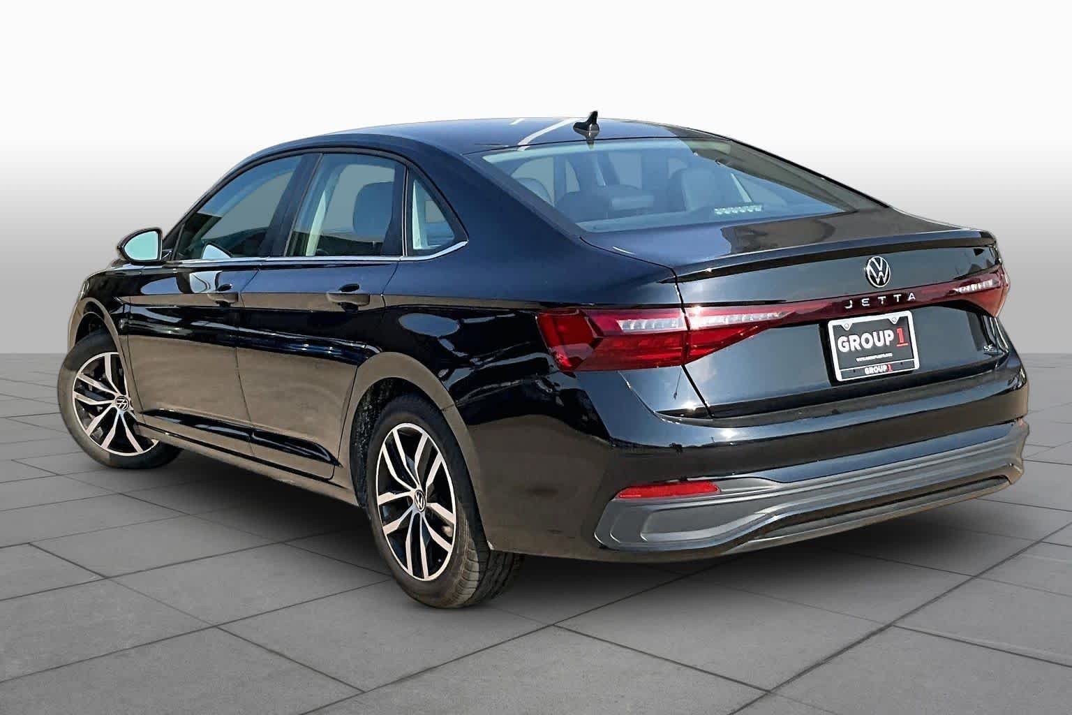 Used 2025 Monterey Blue Volkswagen SE image 11