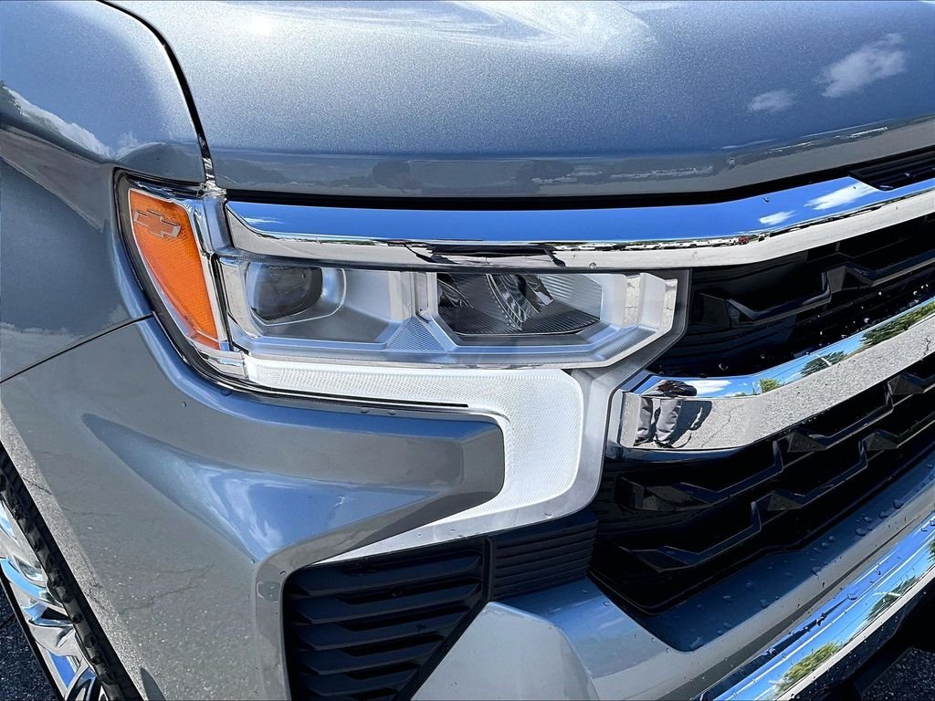 Used 2024 Gray Chevrolet LT image 33