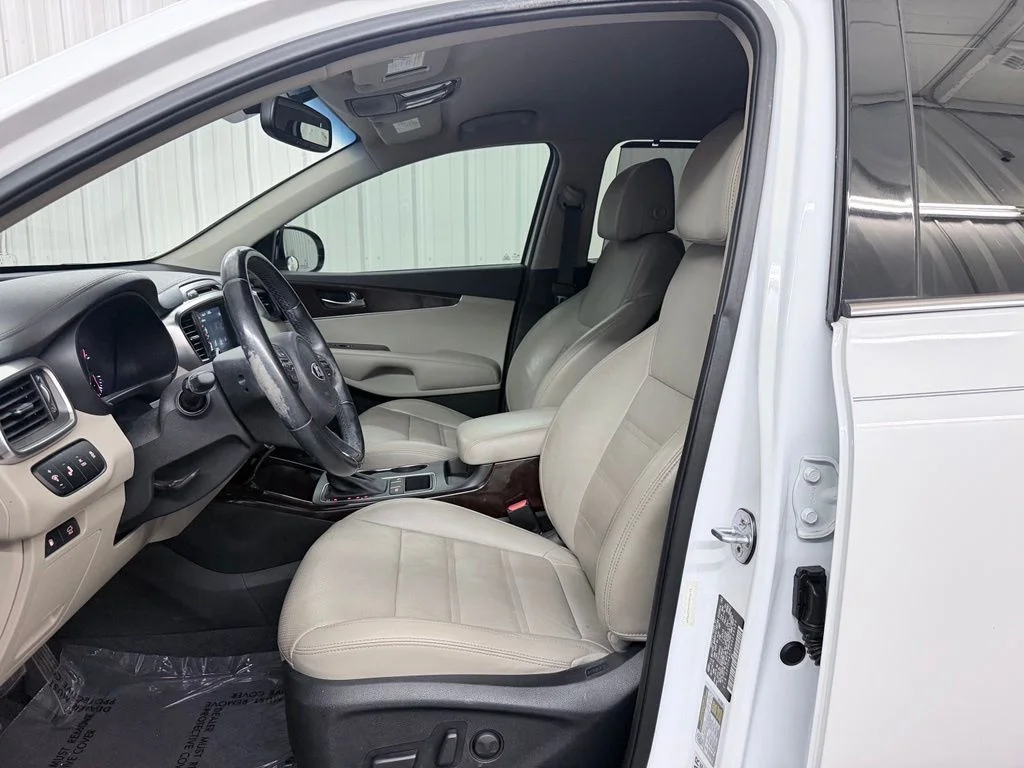 Used 2017 Snow White Pearl Kia EX image 10