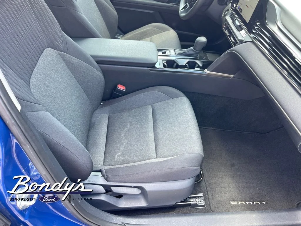 2025 Toyota Camry LE - Photo 18