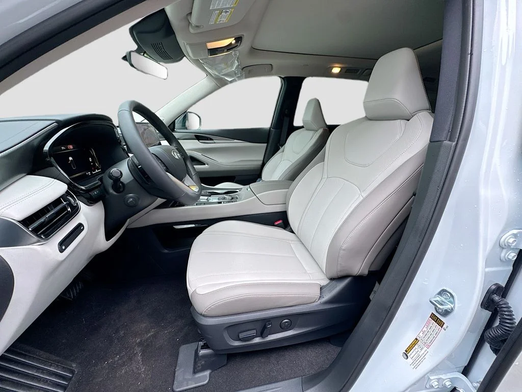 New 2027 RADIANT WHITE INFINITI Luxe FWD image 22