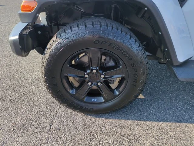 Used 2021 White Jeep Unlimited Sahara Altitude image 10