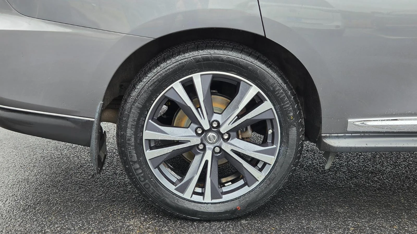 Used 2018 Gun Metallic Nissan Platinum image 17