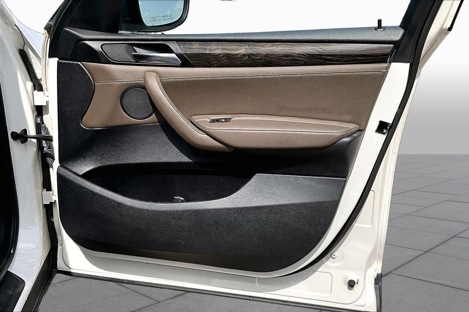 Used 2013 Alpine White BMW xDrive28i image 22