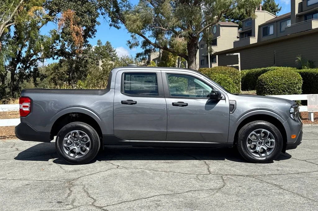 New 2026 Gray Metallic Ford XLT image 3