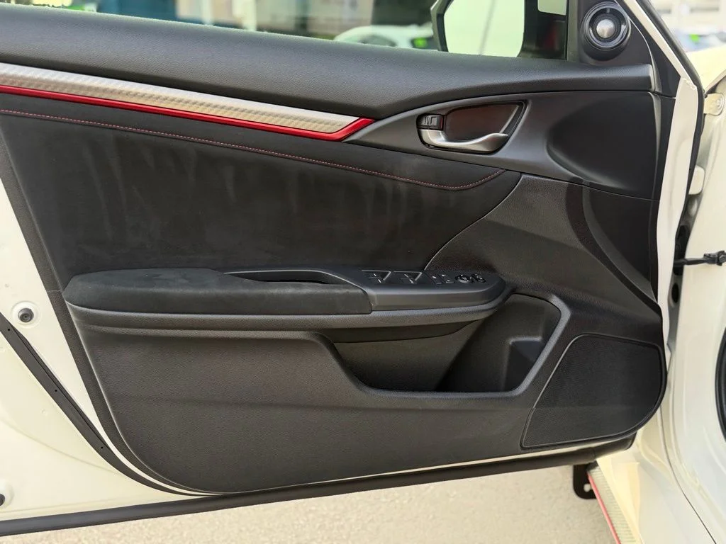 Used 2018  Honda Touring image 14