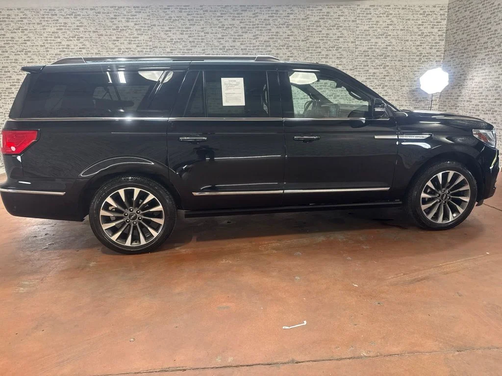 Used 2021 Infinite Black Lincoln Reserve image 8