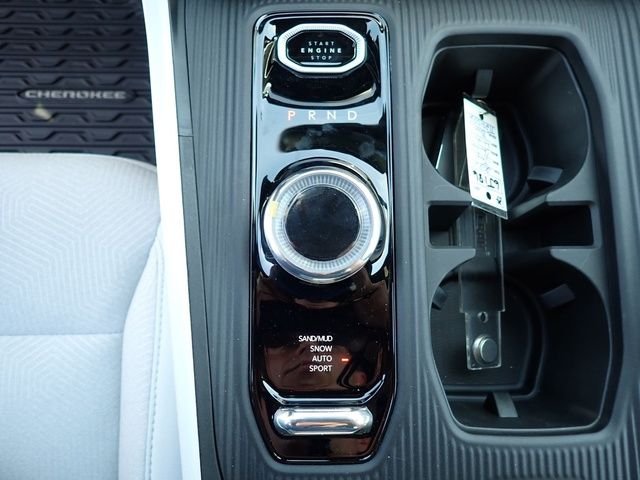 New 2026 Hydro Blue Pearl-Coat Exterior Paint Jeep Laredo image 19