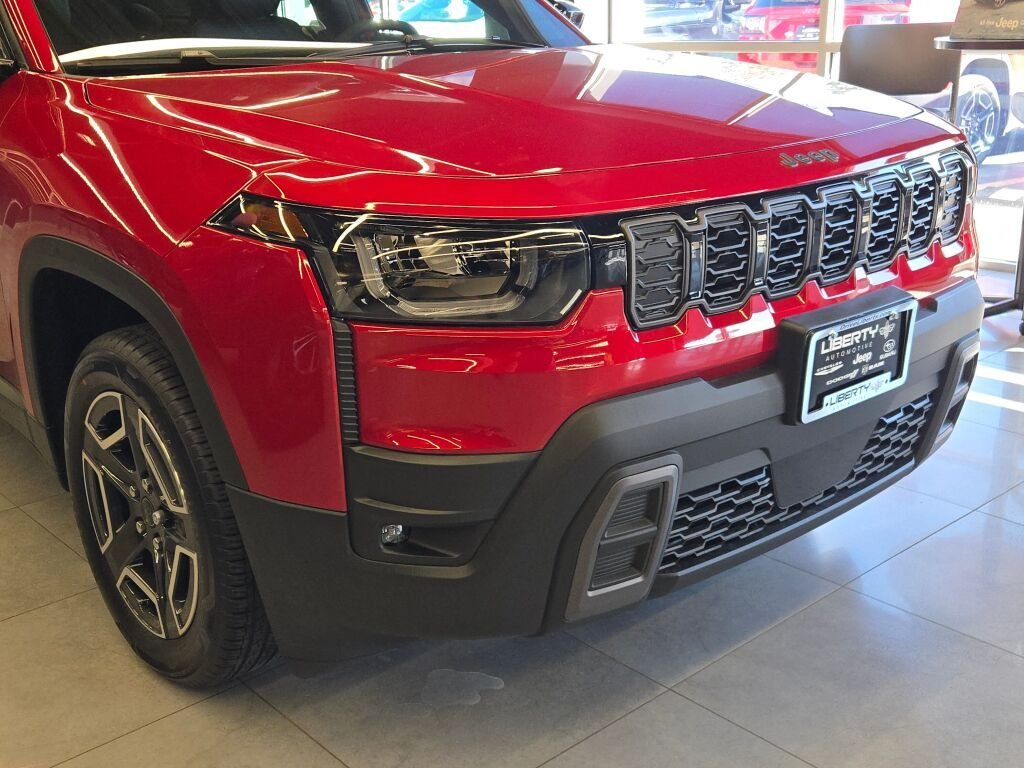 New 2026 Red Hot Pearl-Coat Exterior Paint Jeep Limited image 4