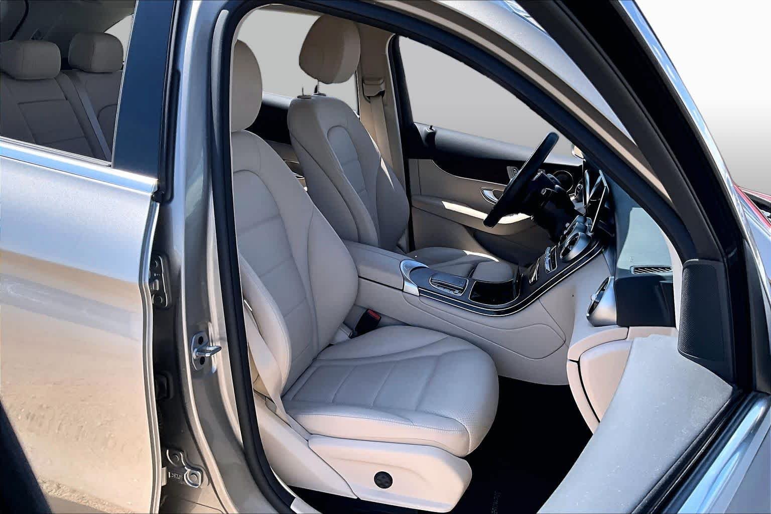 Used 2022 Mojave Silver Metallic Mercedes-Benz GLC 300 image 7
