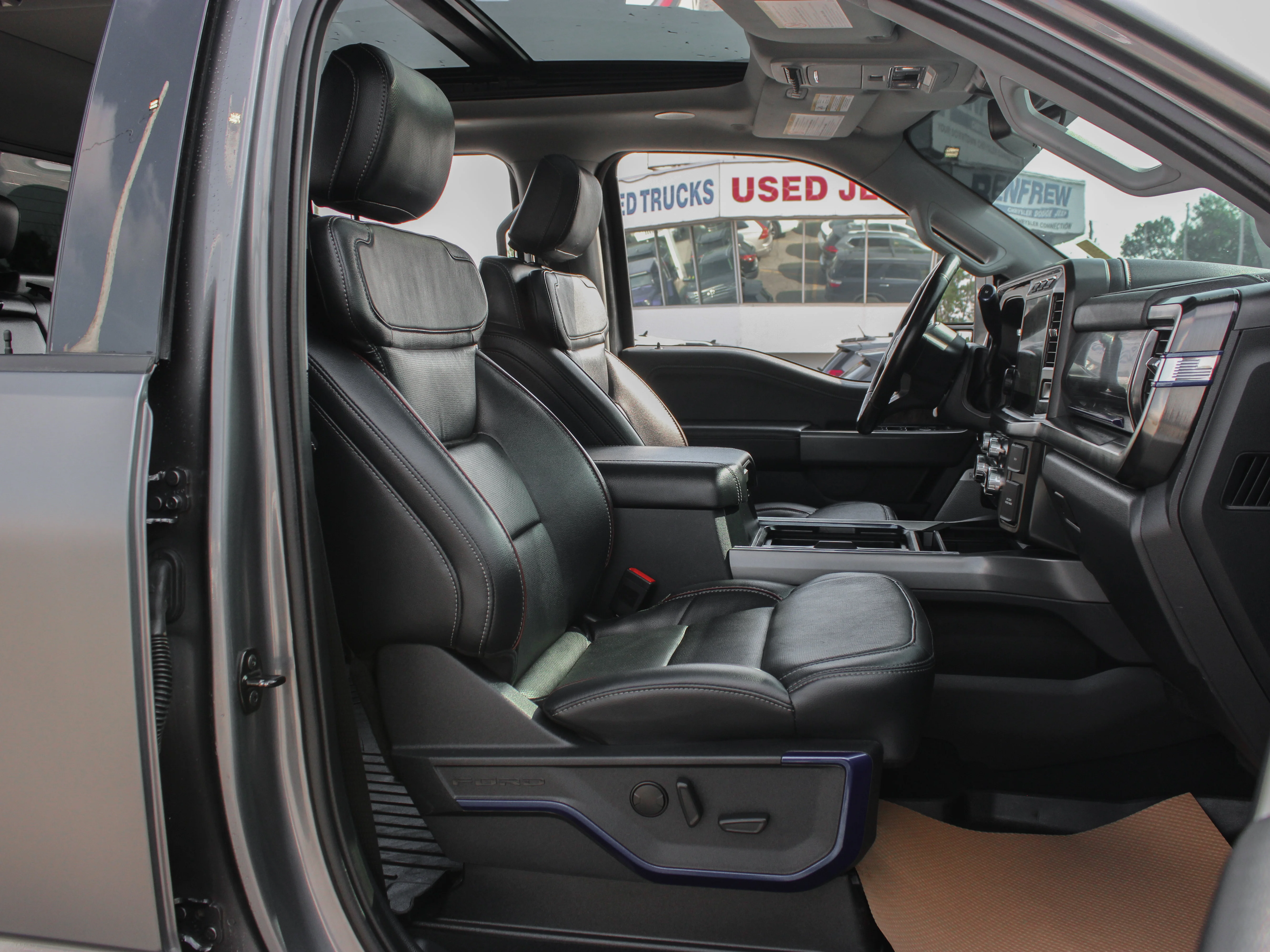 Used 2023 Grey Ford LARIAT image 19