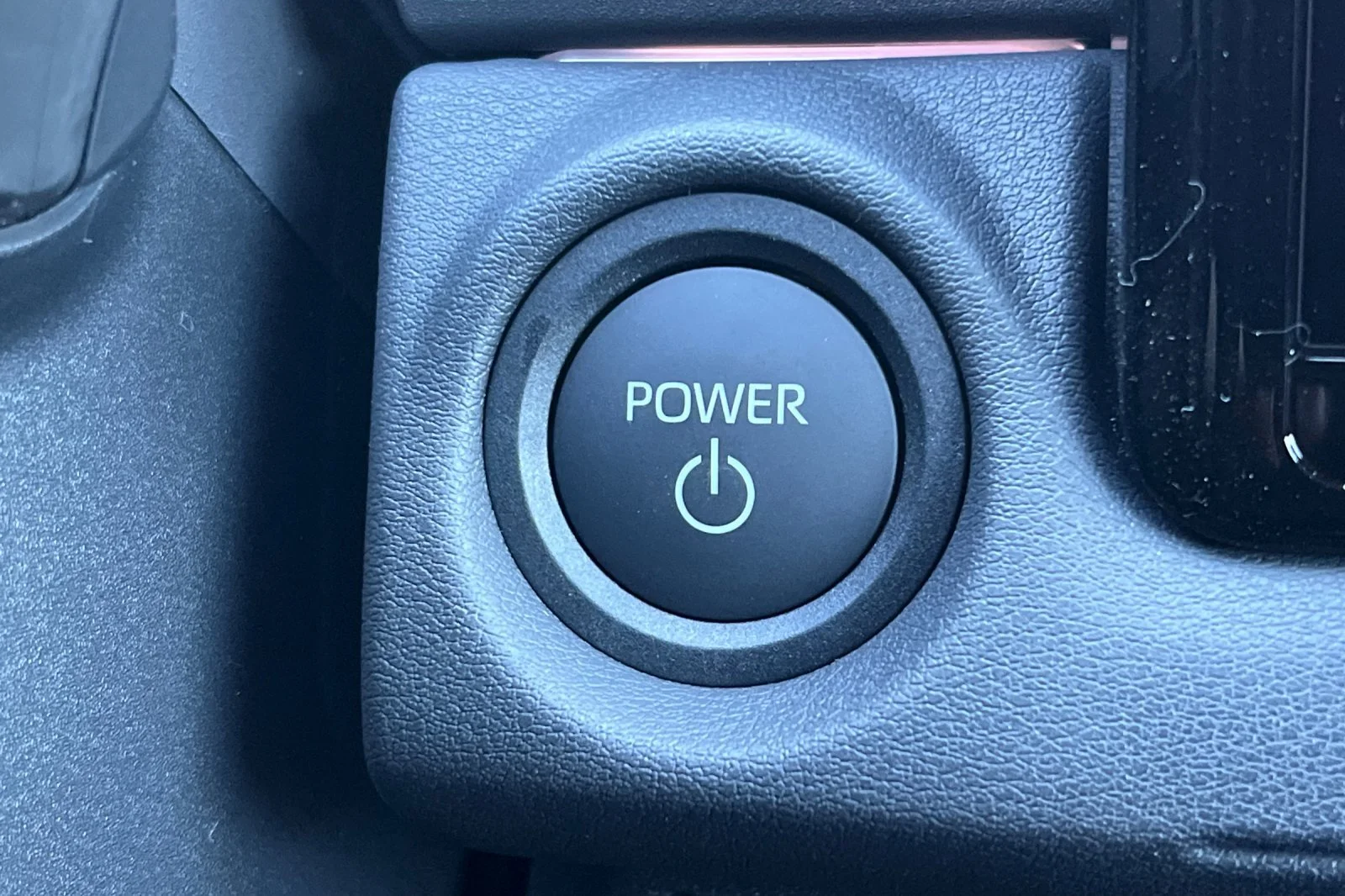 New 2027 Wind Chill Pearl <sup>1</sup> Toyota  XLE image 18