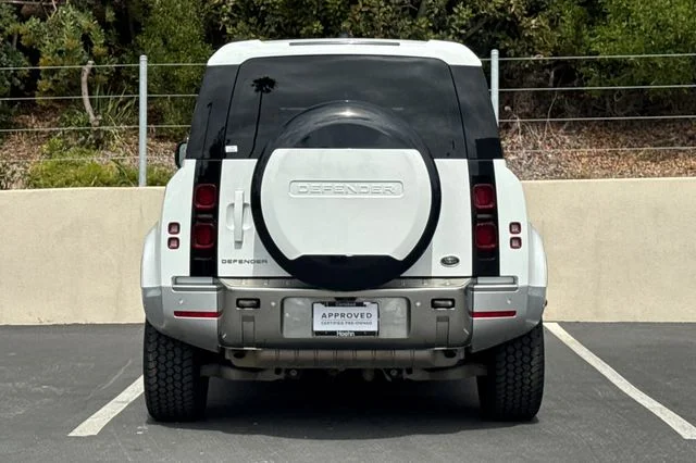 Used 2023 White Land Rover S image 4