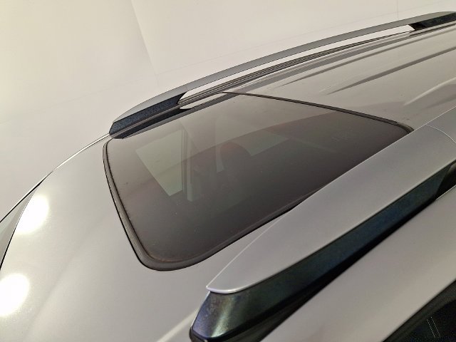 Used 2018 Silver Toyota XLE image 18
