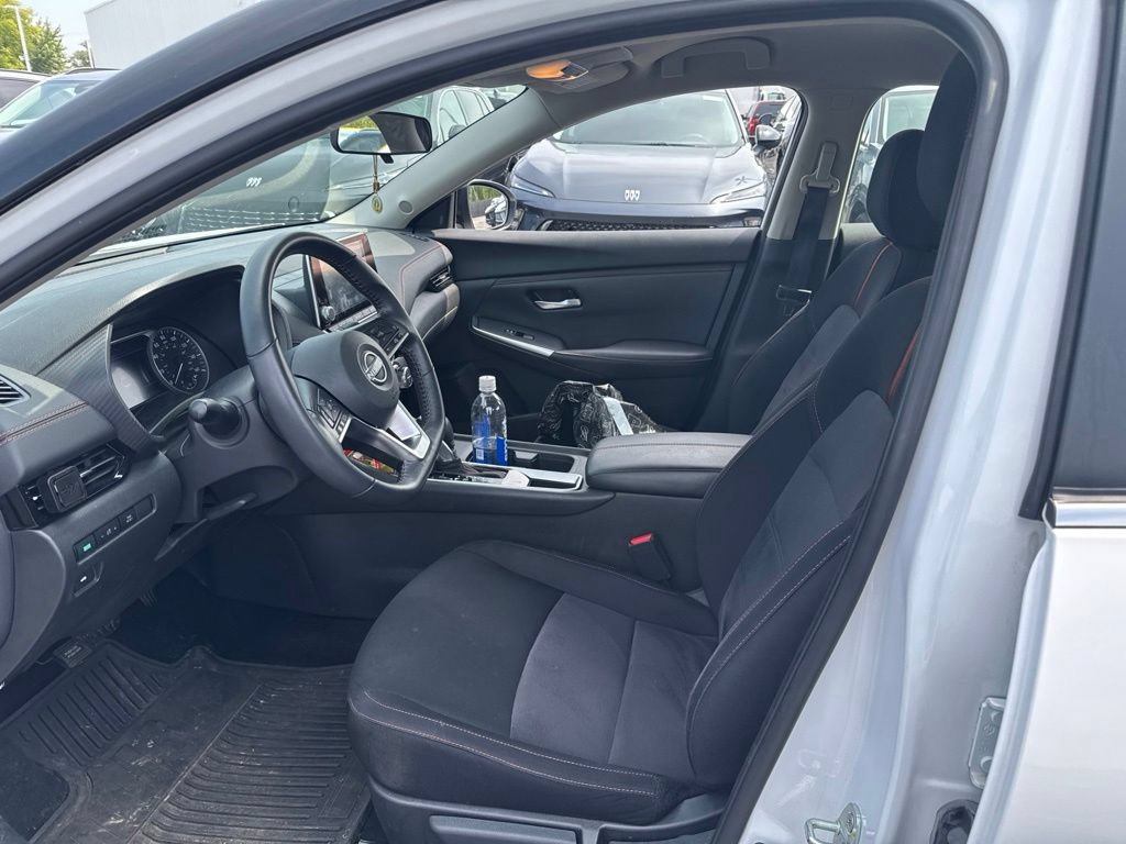 Used 2024 White Nissan SR Xtronic CVT image 9