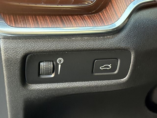 Used 2021  Volvo T5 Momentum image 21