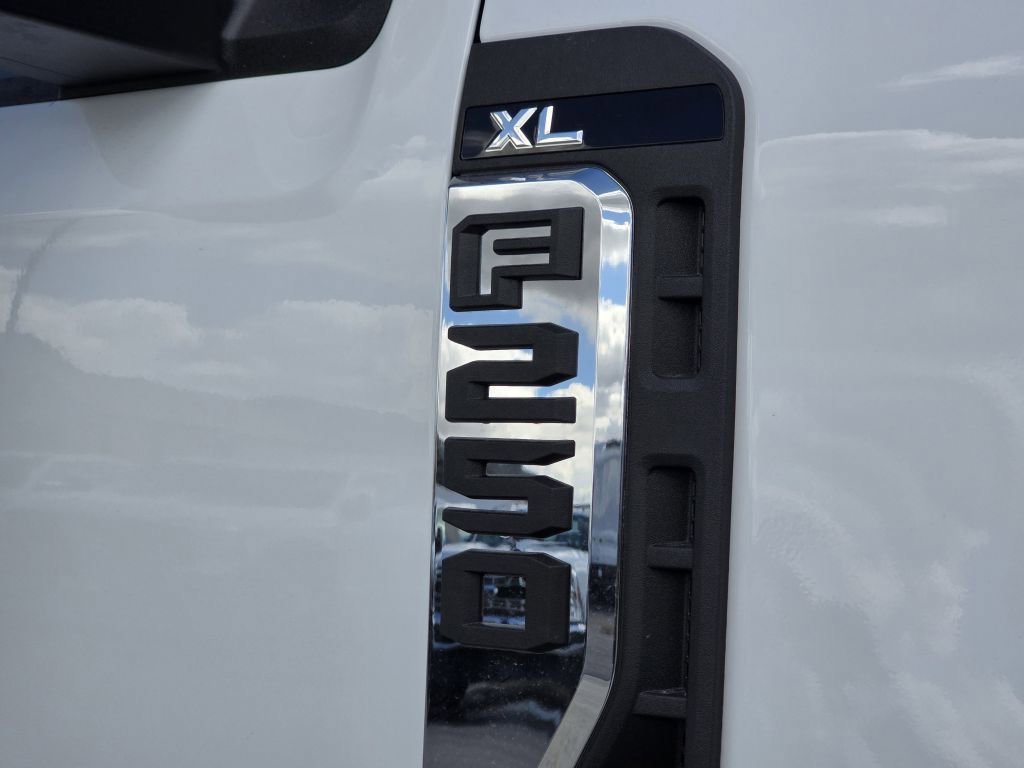 New 2026 Oxford White Ford XL image 24