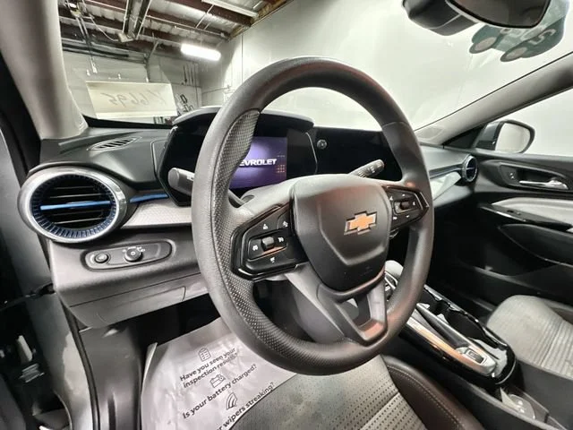 2025 Chevrolet Trax LT - Photo 10