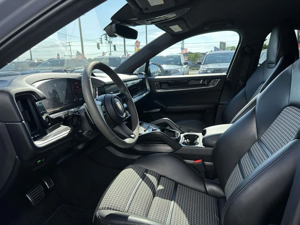 Used 2024 Chalk Porsche S image 22