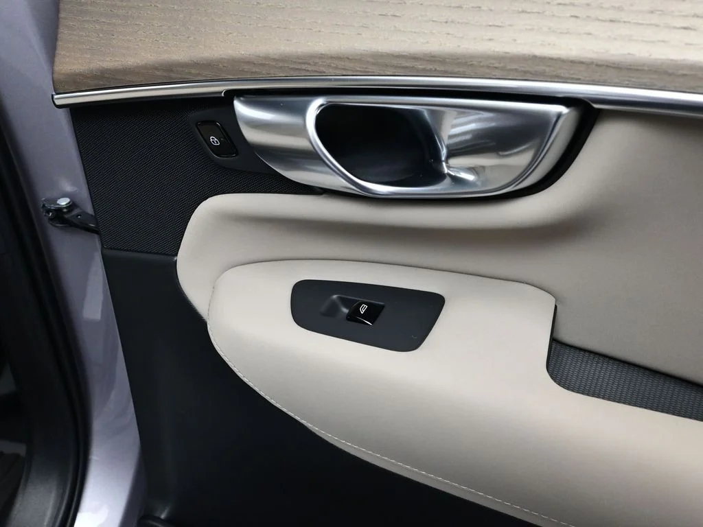 New 2026 Aurora Silver Volvo Plus image 25
