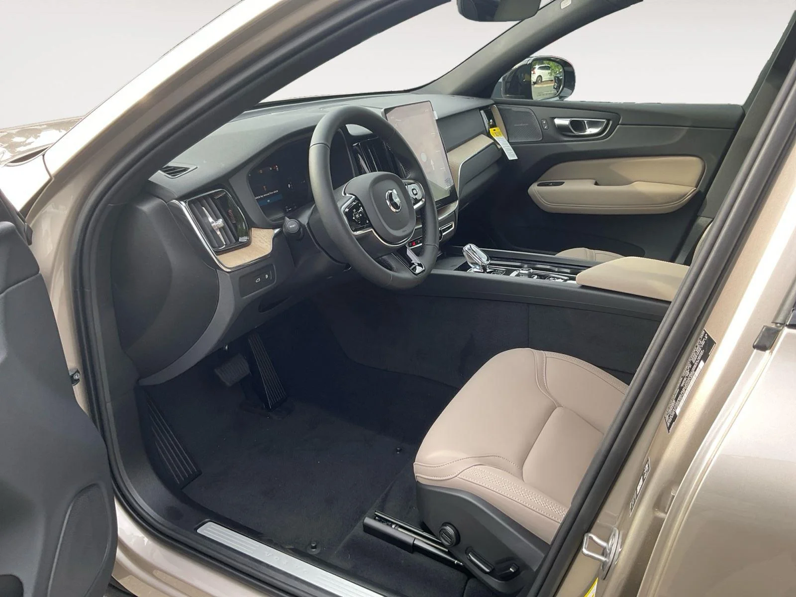 New 2026 Bright Dusk Metallic Volvo Plus image 9