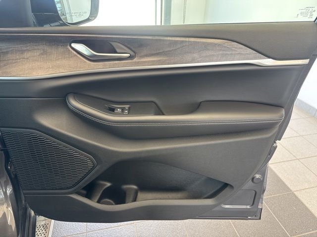 Used 2025 Metallic Jeep Limited image 16