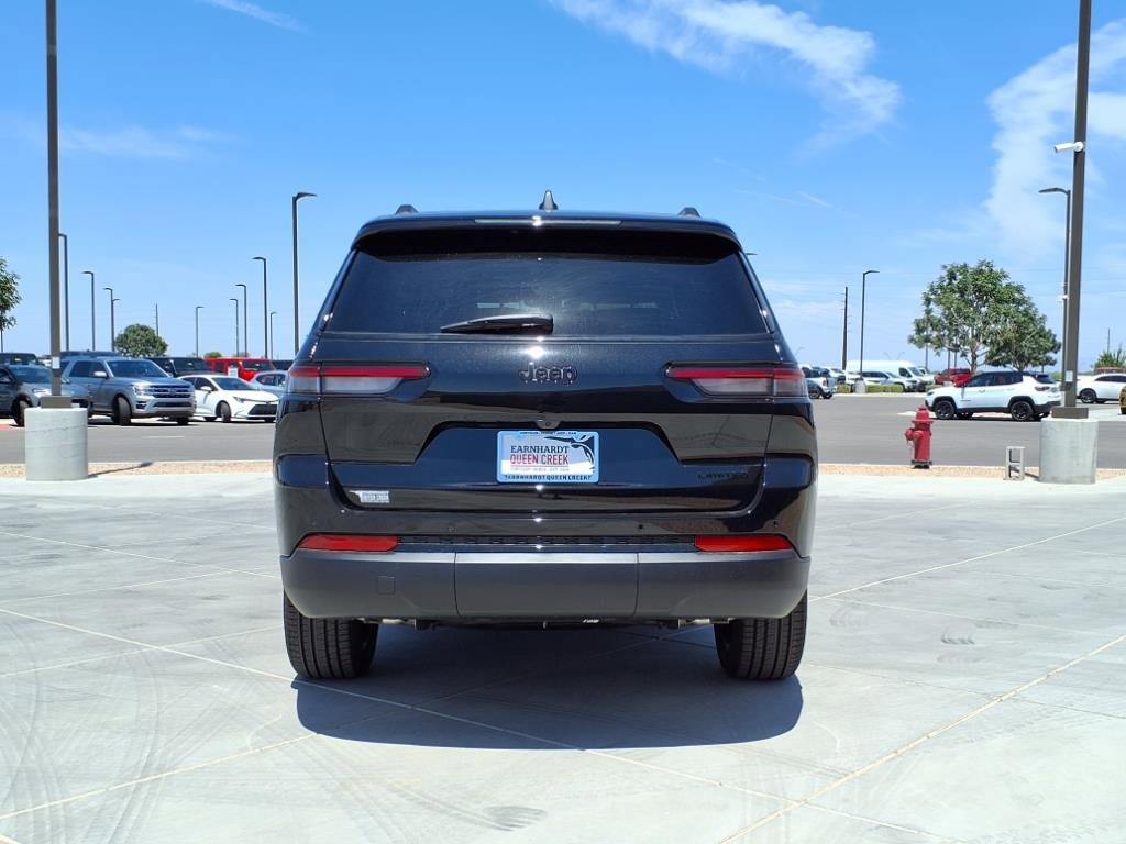 New 2025 Diamond Black Crystal Pearl-Coat Exterior Paint Jeep Limited image 5