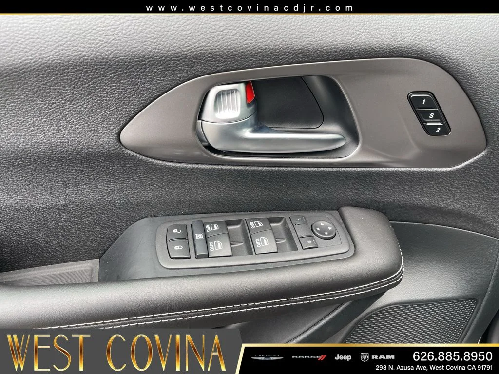 New 2026 Diamond Black Crystal Pearl-Coat Exterior Paint Chrysler Select image 13