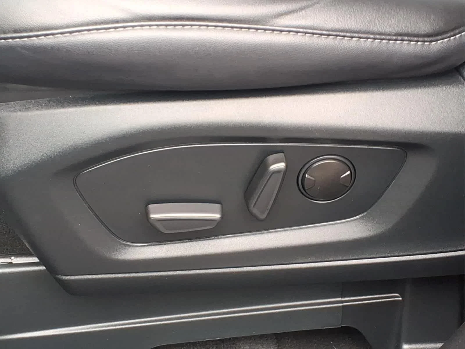 Used 2023 Stone Blue Ford XLT image 16