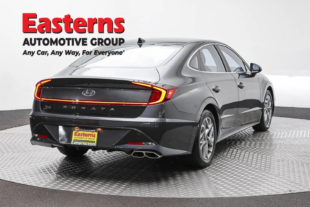 Used 2023 Gray Hyundai SEL image 5