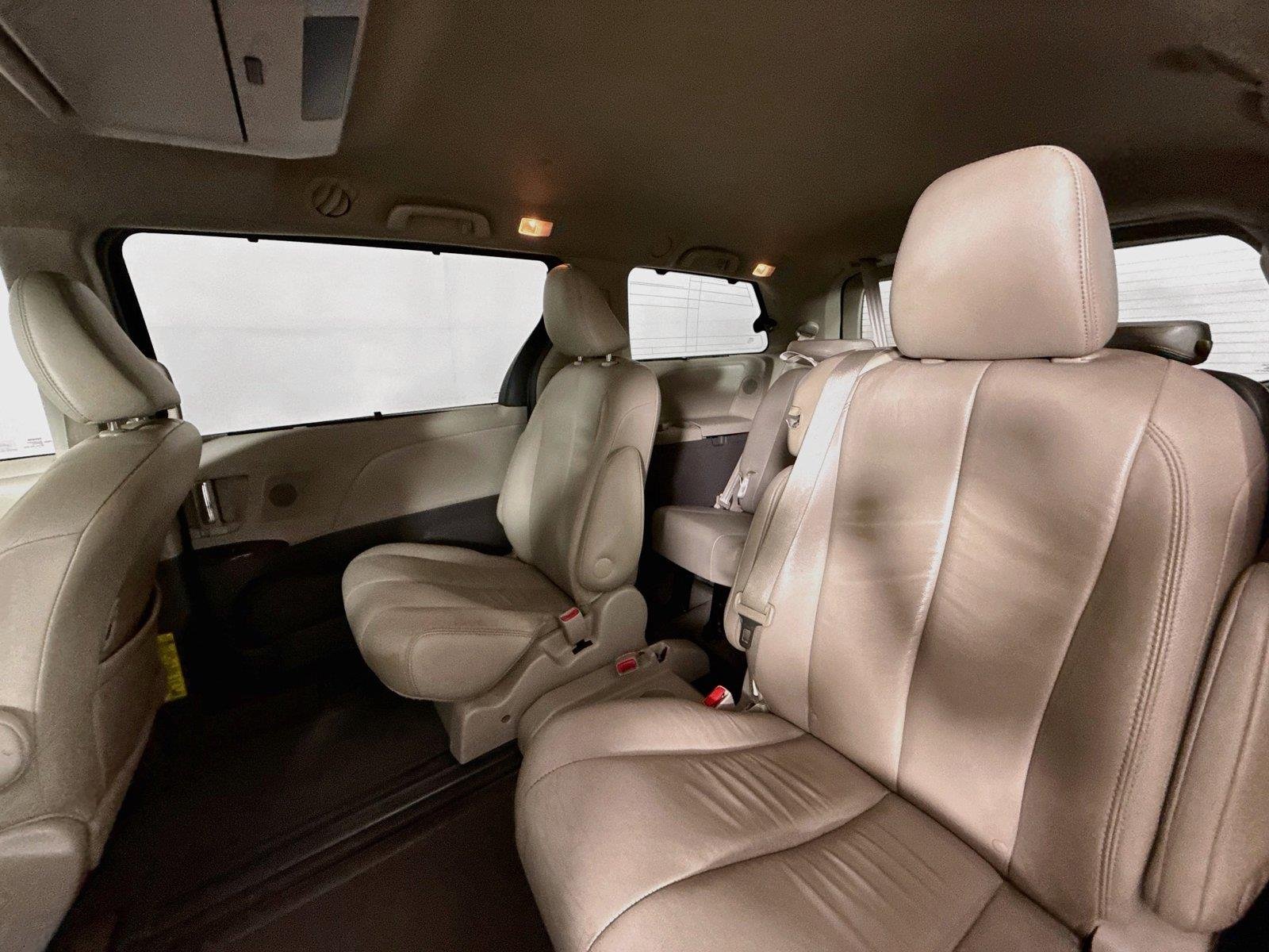 Used 2013 Black Toyota XLE image 33