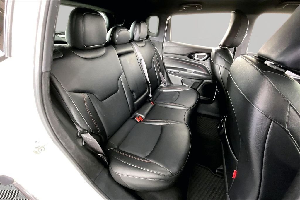 Used 2024 Bright White Clearcoat Jeep Trailhawk image 24