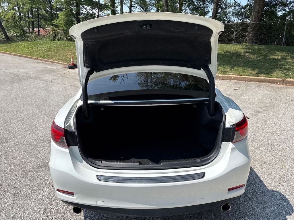 Used 2017 White Mazda Grand Touring image 25