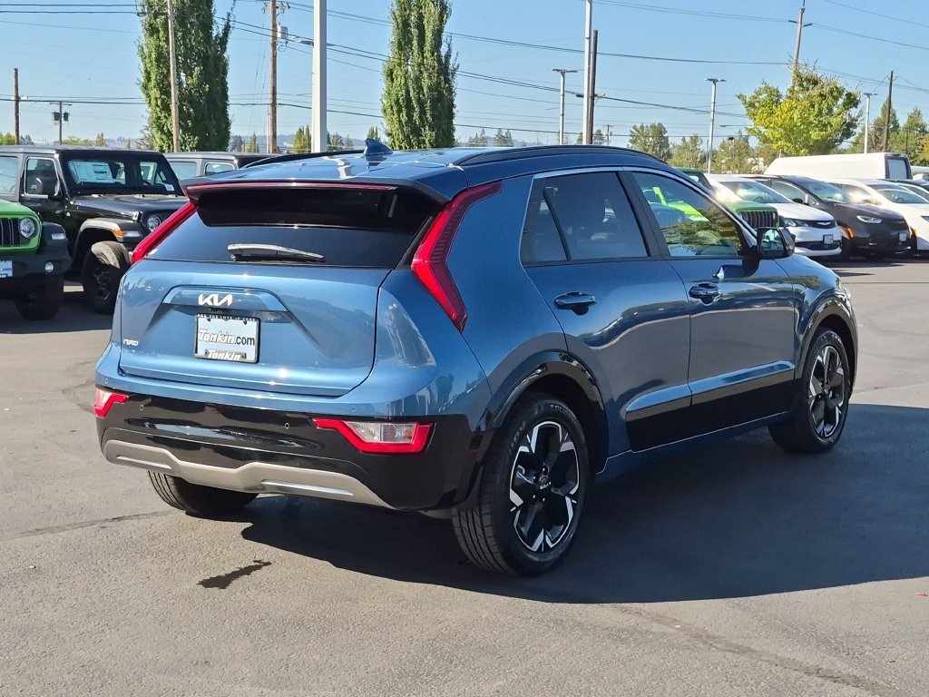 Used 2023 Blue Kia Wind image 6