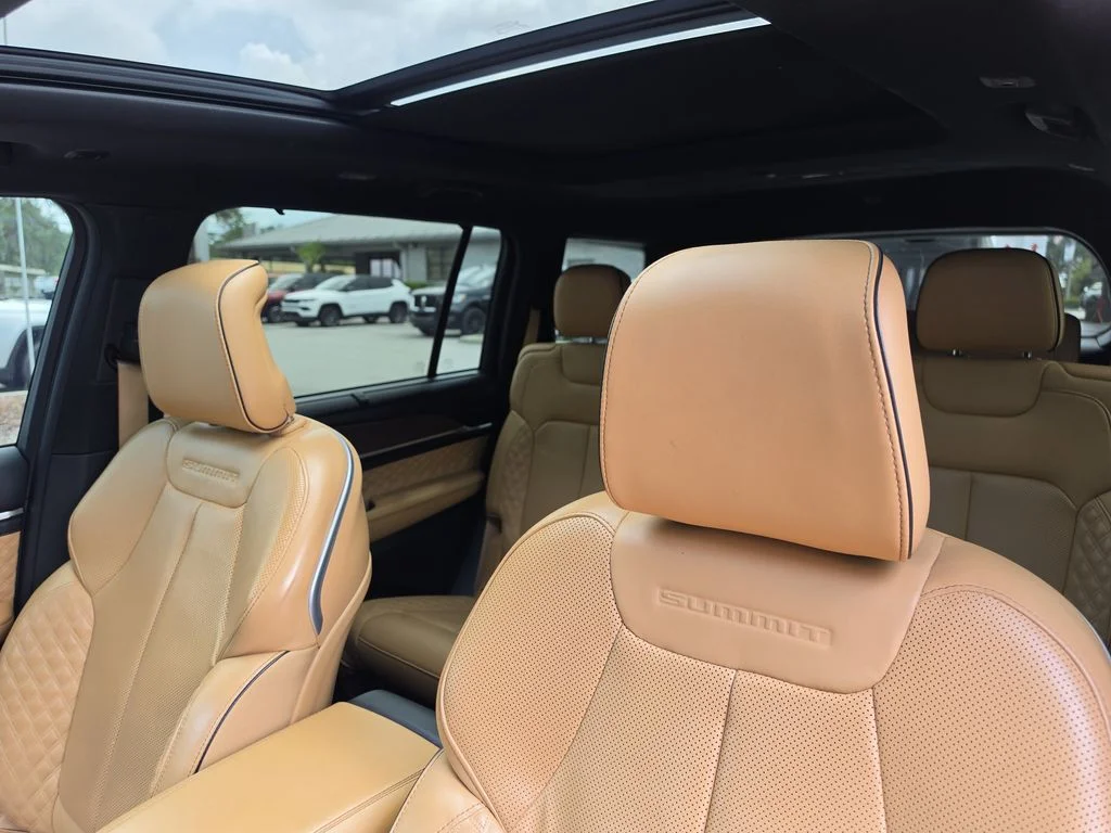 Used 2022 Diamond Black Jeep Summit image 23