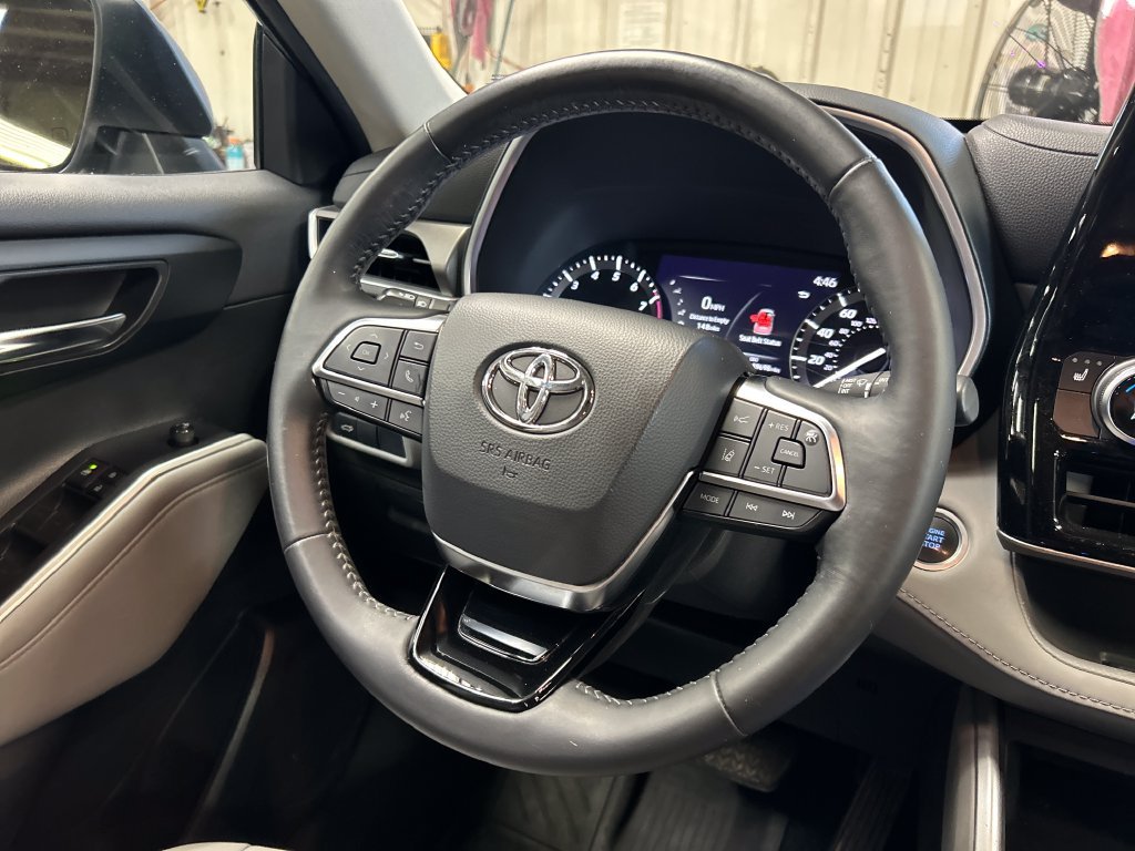 Used 2021  Toyota XLE image 19