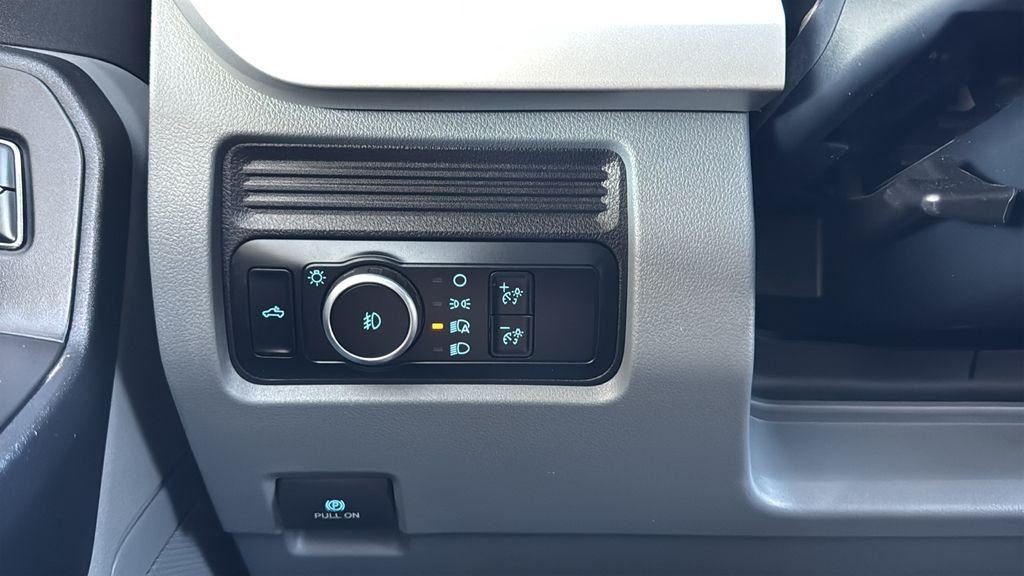 Used 2025 White Ford XL image 18