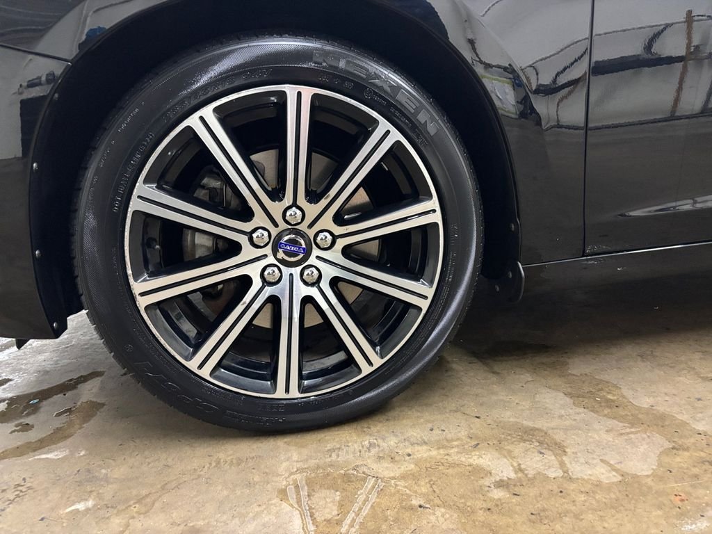 Used 2017 Onyx Black Metallic Volvo T5 image 37