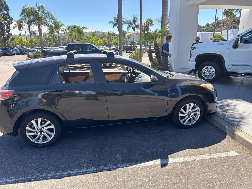 Used 2013  Mazda i Touring image 2