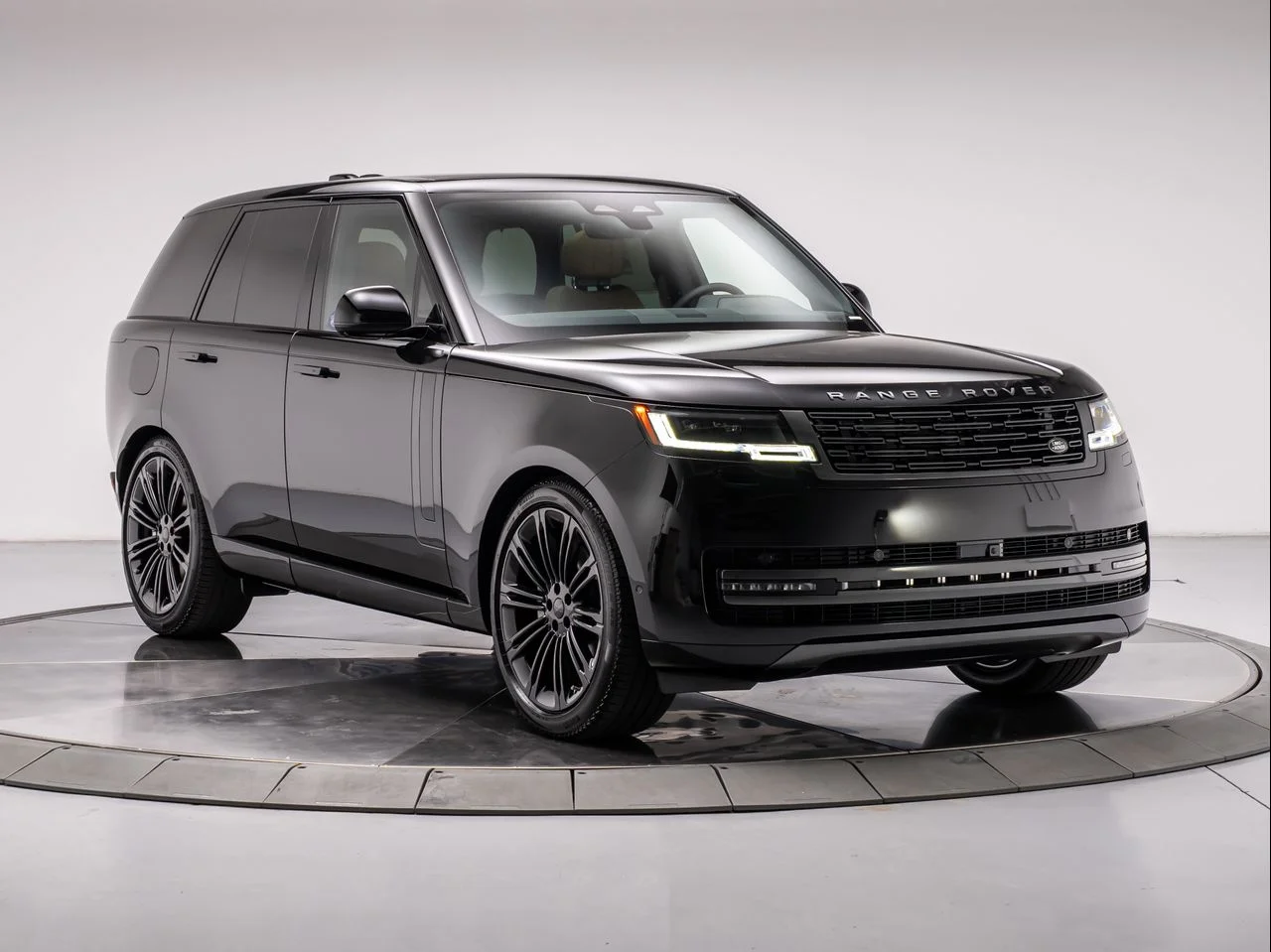 New 2026 Santorini Black Land Rover P400 SE image 7