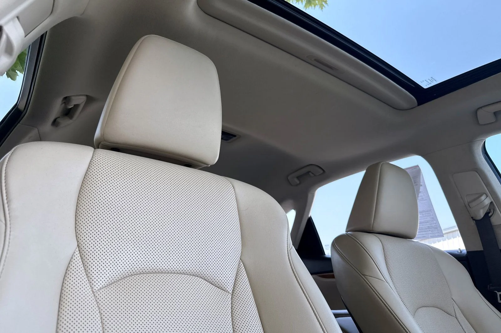 Used 2020 Red Lexus 450h image 16