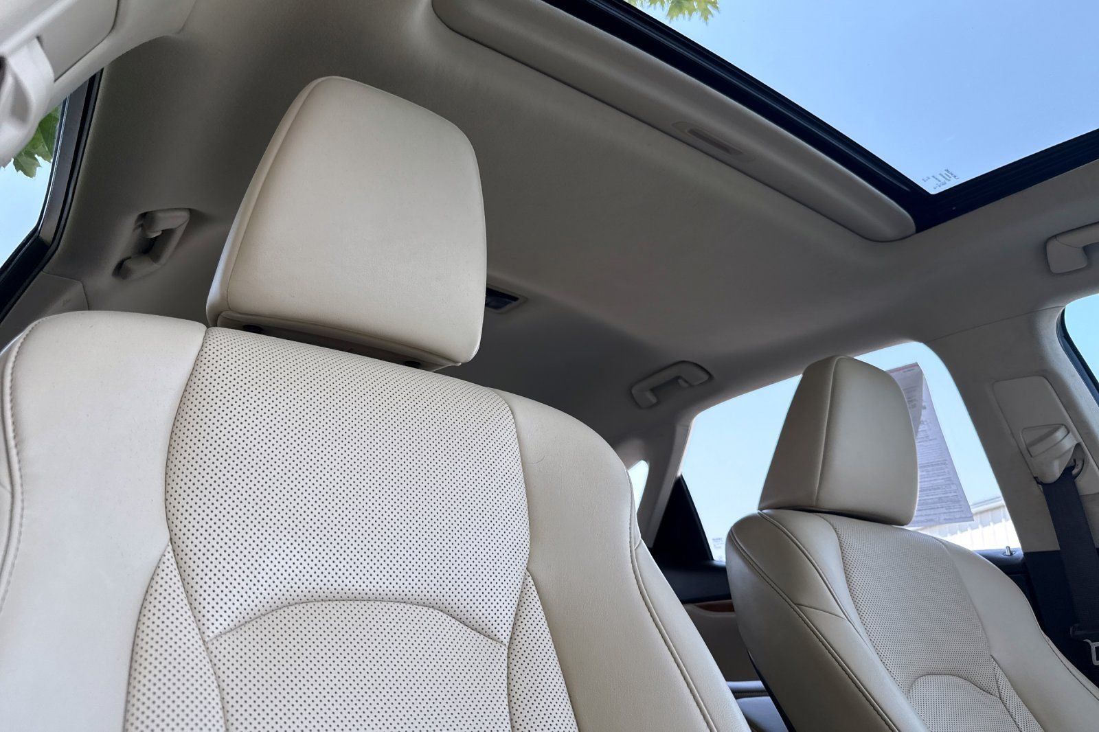 Used 2020 Red Lexus 450h image 17
