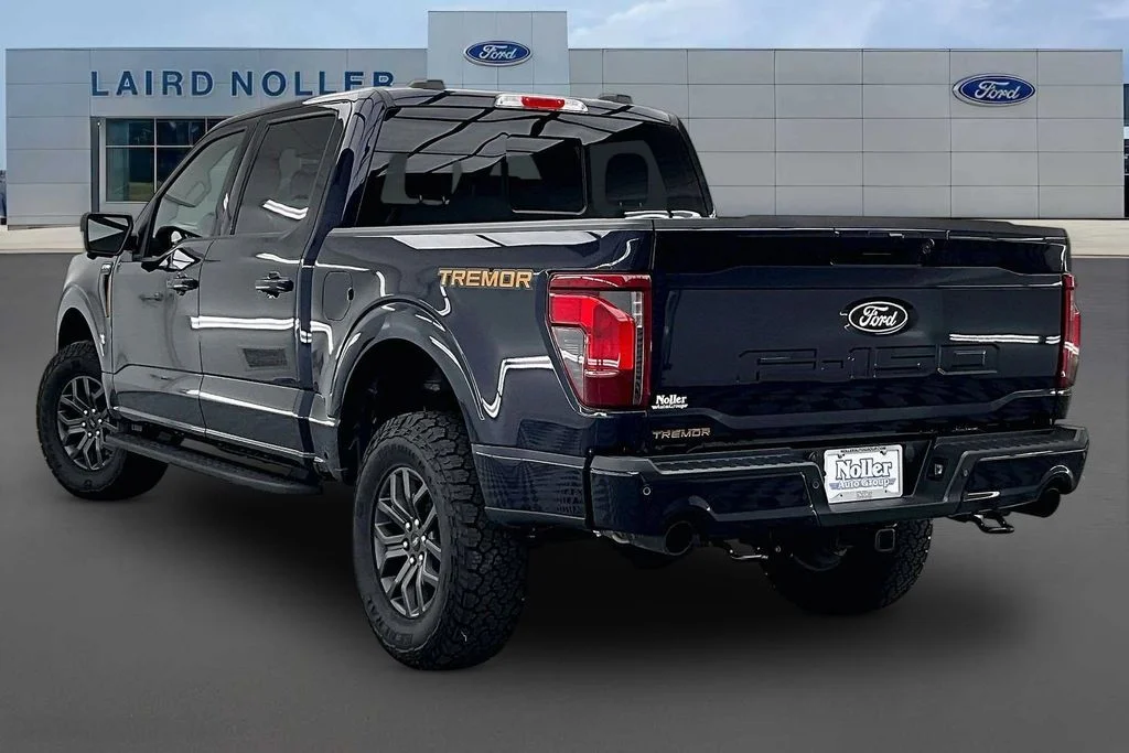 New 2025 Blue Metallic Ford Tremor® image 3